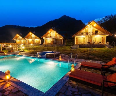 https://imgcld.yatra.com/ytimages/image/upload/t_hotel_yatra_city_desktop/v1430801760/Domestic Hotels/Hotels_Kullu/La Ri Sa Retreat/Swimming_Room.jpg